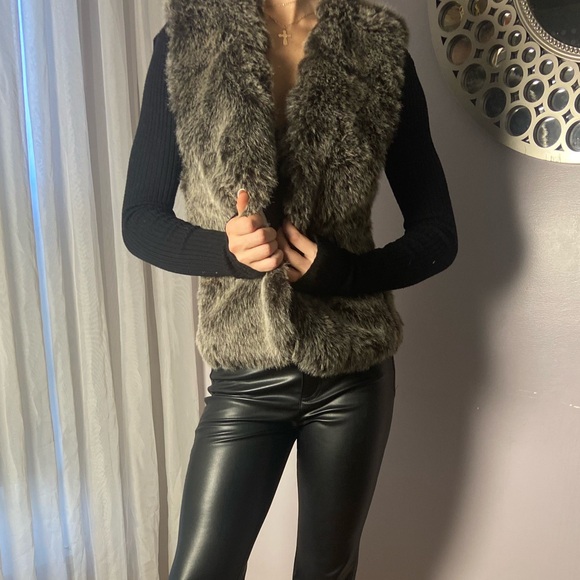 Faux Fur Vest - Picture 3 of 7